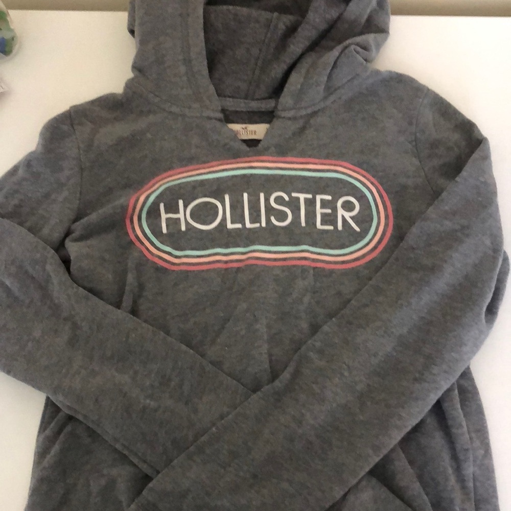 Comfy Hollister Sweatshirt!!